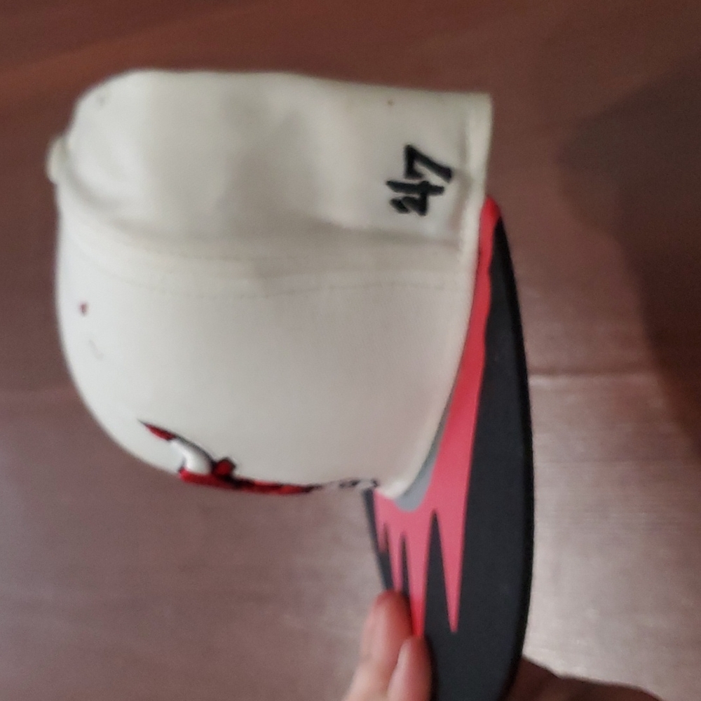 Bulls fitted hat - Picture 2 of 4